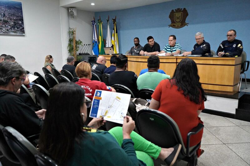 Prefeitura de Volta Redonda realiza reunião para discutir a organização do desfile de 7 de Setembro
