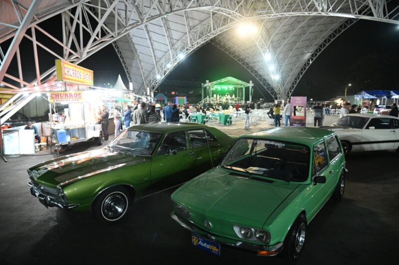 Primeira noite do Auto Music Festival agita Barra Mansa com rock, carros antigos e artesanato local – Barra Mansa
