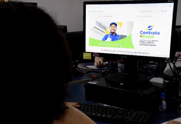 RESENDE LANÇA “CONTRATA + BRASIL” E FACILITA CONTRATAÇÃO DE MEIS PARA SERVIÇOS NA PREFEITURA