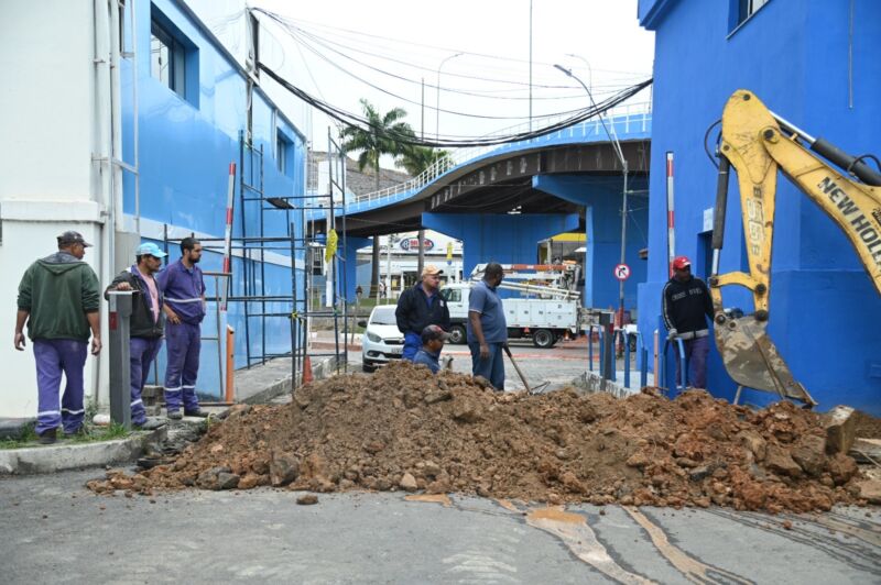 Readequação da rede elétrica é realizada no pátio da Prefeitura de Barra Mansa – Barra Mansa
