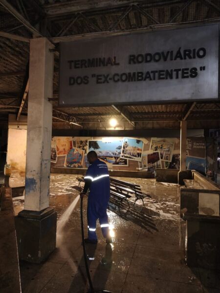 Saae realiza limpeza e lavação em pontos centrais de Barra Mansa nesta madrugada – Barra Mansa