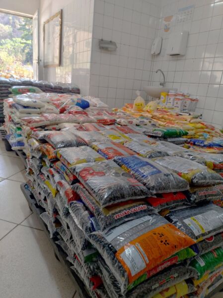 Volta Redonda: Encontro de Veículos Antigos e Fora de Série da Cidade do Aço arrecada quase duas toneladas de alimentos