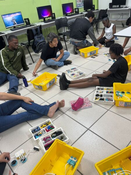 Volta Redonda: alunos da EJA começam a ter aulas de robótica