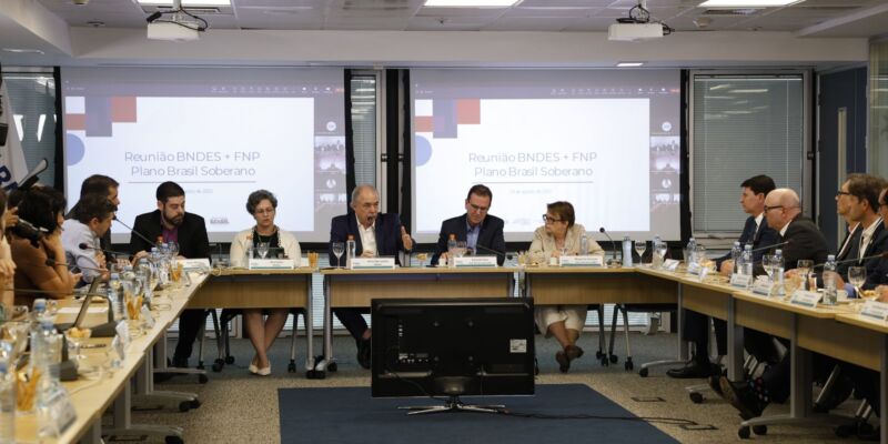 BNDES estuda suspensão temporária de dívidas de afetados por tarifaço