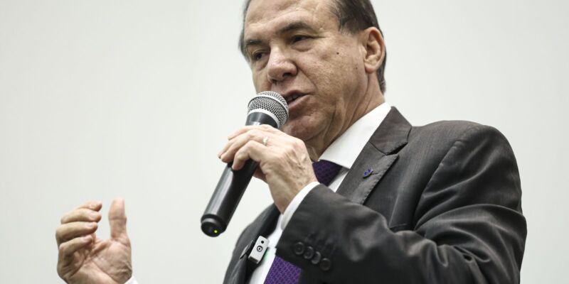 Juro alto preocupa mais que tarifaço, diz Luiz Marinho