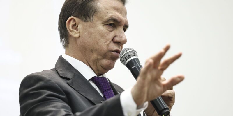 Ministro do Trabalho diz que país não deve se desesperar por tarifaço