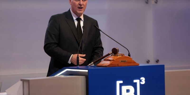 Brasil busca diálogo, mas não negociará soberania, afirma Fávaro