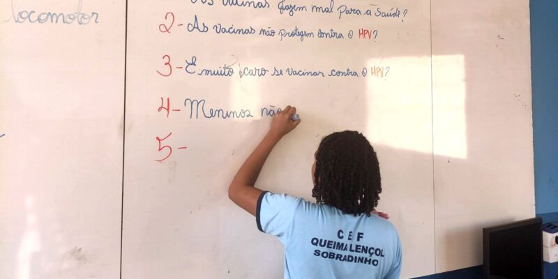 Vacina do HPV avança no público-alvo, mas precisa resgatar mais velhos