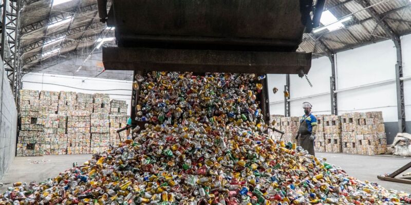 Brasil reciclou 97,3% das latinhas de alumínio em 2024
