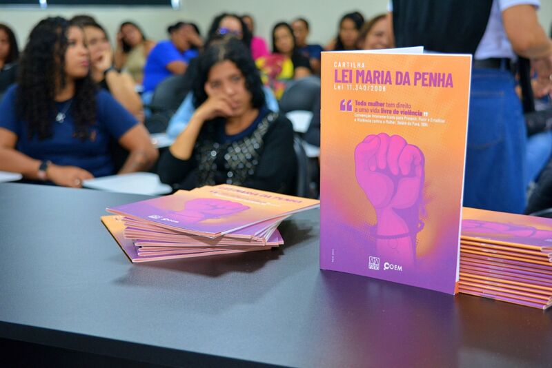 ‘Agosto Lilás’: Volta Redonda reúne profissionais da Assistência Social em conversa sobre violência contra a mulher