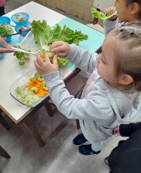 ‘Alimentação Saudável’ completa um ano impactando positivamente mais de 18 mil alunos da rede municipal em Volta Redonda