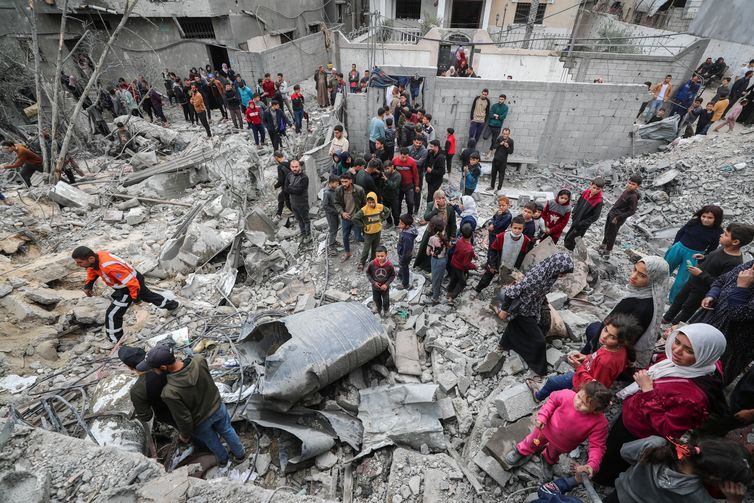Local de ataque israelense em Jabalia, norte de Gaza
13/4/2025    
REUTERS/Mahmoud Issa