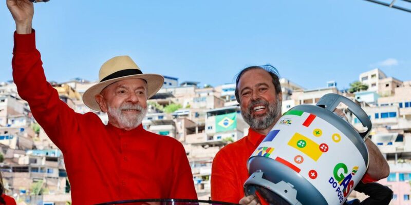 Governo lança programa para distribuir gás a 15,5 milhões de famílias