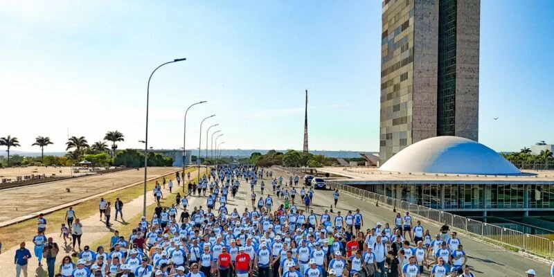 "Brasil será soberano pela educação", diz Lula na corrida MEC 95 anos