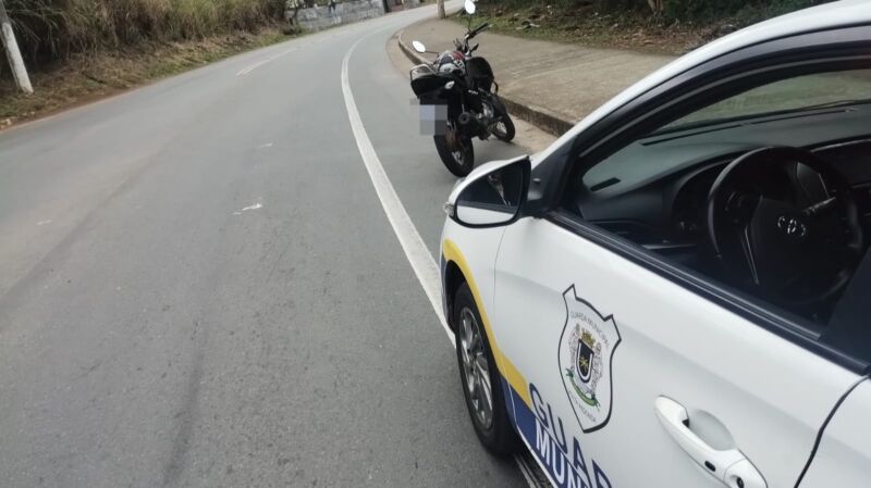 Câmeras da Ordem Pública de Volta Redonda flagram moto clonada e Guarda Municipal faz apreensão do veículo