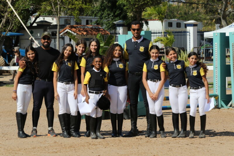 Escola de Hipismo de Volta Redonda conquista duas pratas e nove pódios na VII etapa do Estadual