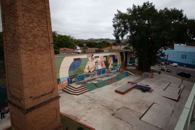 Manifestações culturais marcam reinauguração da Praça da Chaminé, no Jardim Paraíba, em Volta Redonda