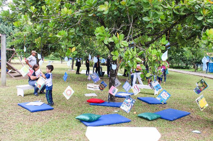 PROJETO 'PÉ DE LIVRO' CELEBRA DIA DA ÁRVORE COM HOMENAGEM AO POETA BRASILEIRO MANOEL DE BARROS