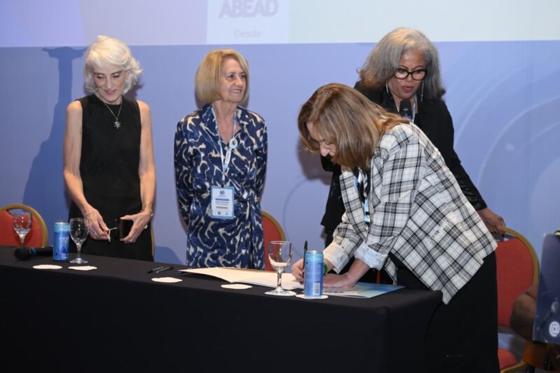 Prefeitura de Volta Redonda e Abead firmam parceria para capacitação em prevenção ao uso de álcool e outras drogas em escolas e comunidades