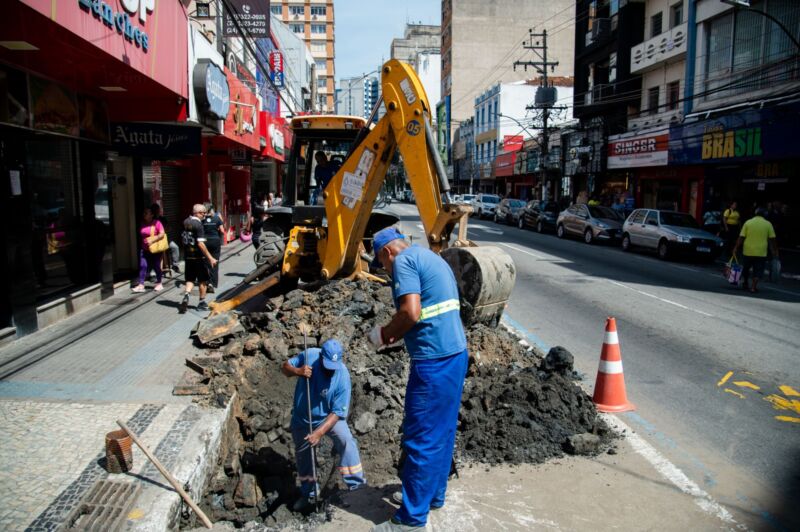 Saae-BM realiza limpeza preventiva de bueiros no Centro – Barra Mansa