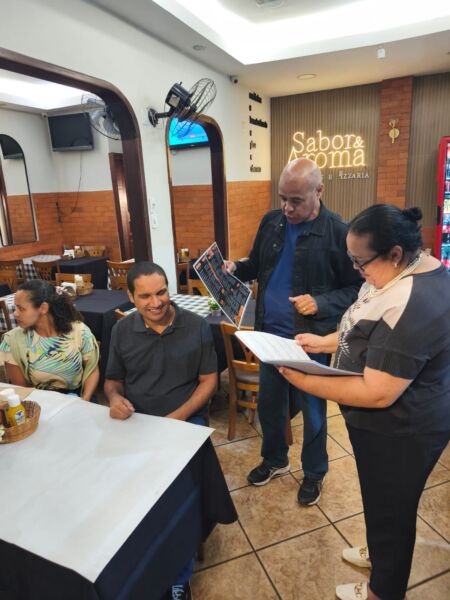 Secretaria da Pessoa com Deficiência de Volta Redonda e restaurante criam cardápio em braile