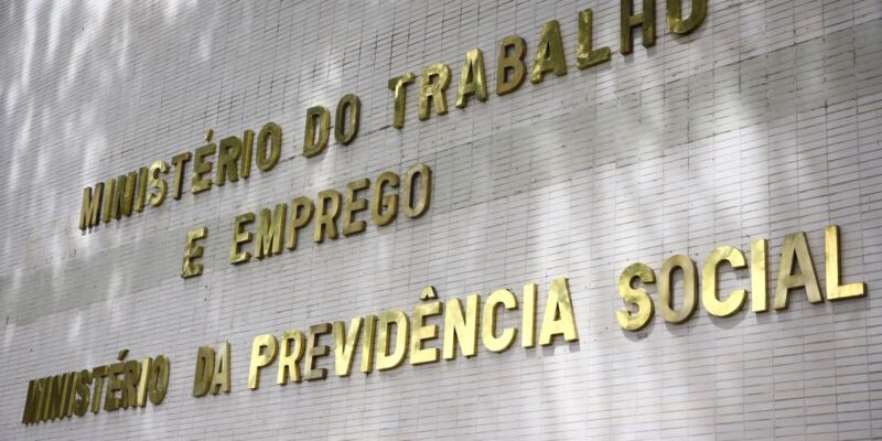 Governo notifica patrões sobre atraso do FGTS de empregadas domésticas