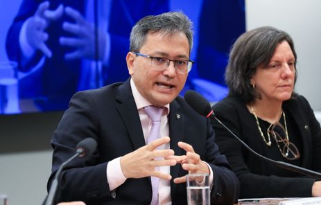 Lula Marques/Agência Brasil Brasília (DF), 03/09/2025 - Comissão de Finanças e Tributação da Câmara durante audiência pública para debater o tema Operação Carbono Oculto: justiça fiscal e regulação. Participou o secretário especial da Receita Federal, Robinson Barreirinhas. Foto: Lula Marques/Agência Brasil