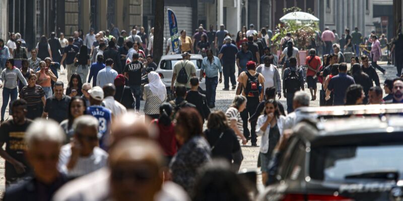 Mais de 6,5 milhões de famílias deixaram linha da pobreza em 2 anos