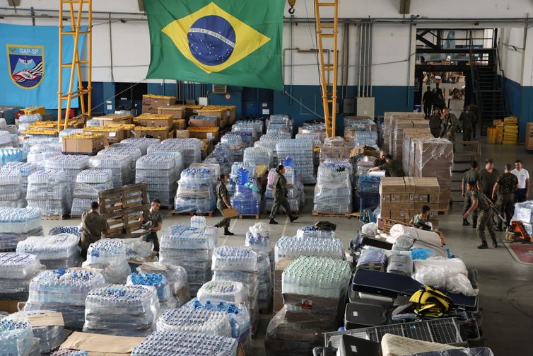 São Paulo (SP), 24/05/2024 - Doações para o Rio Grande do Sul armazenadas no hangar da Base Aérea de São Paulo. Foto: Rovena Rosa/Agência Brasil
