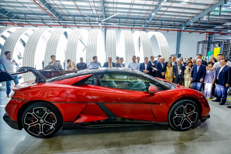 Presidente da República, Luiz Inácio Lula da Silva, durante visita à linha de montagem de veículos da BYD. Polo Petroquímico, Camaçari - BA.

Foto: Ricardo Stuckert / PR