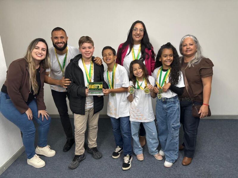 Alunos da Escola Municipal Pernambuco, em Volta Redonda, são medalhistas de ouro na III Olimpíada de Ciência & Arte