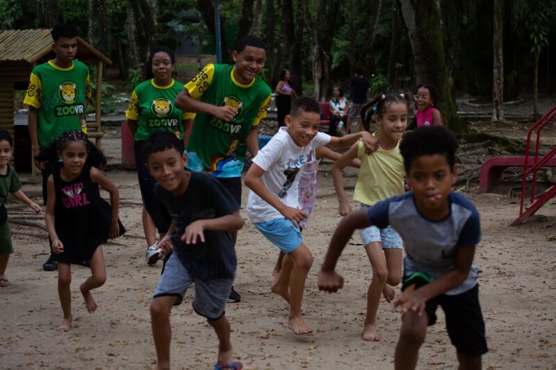 Dia das Crianças atrai centenas de famílias ao Parque Zoológico Municipal de Volta Redonda neste domingo (12)