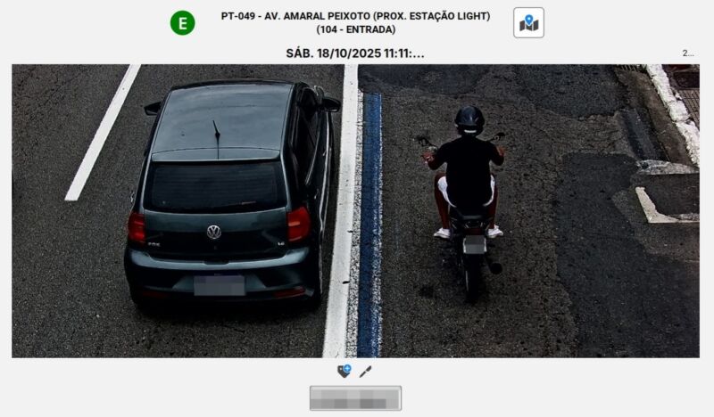 Foragido da Justiça é preso pela Guarda Municipal conduzindo moto com a placa dobrada em Volta Redonda