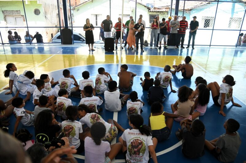 Furlani entrega quadra da Vila Delgado totalmente reformada e com cobertura – Barra Mansa