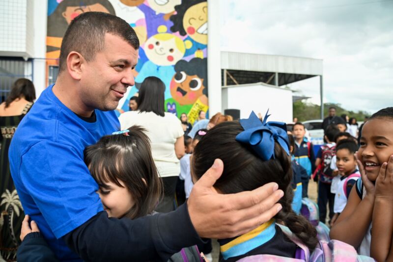Furlani reinaugura o Colégio Municipal Prefeito Luiz Amara – Barra Mansa