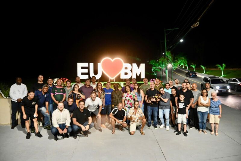 Prefeito Furlani inaugura letreiro Eu Amo Barra Mansa – Barra Mansa