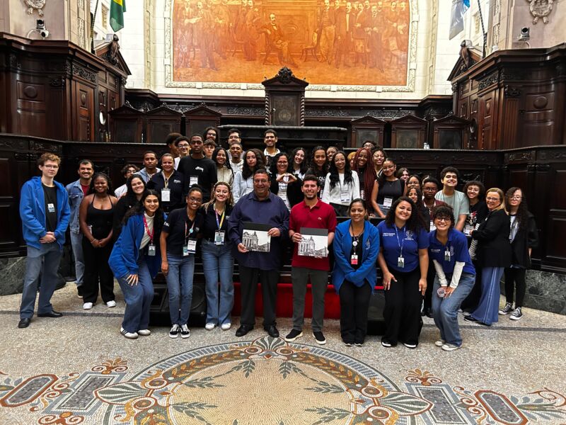 Secretaria da Juventude de Volta Redonda leva alunos do projeto ‘Passaporte Universitário’ ao Rio de Janeiro