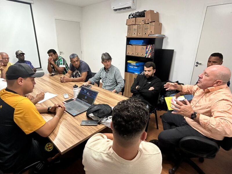 Secretaria de Esporte de Barra Mansa promove encontro com membros do futebol de base para alinhar competições – Barra Mansa