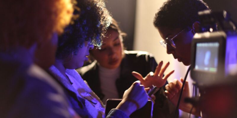 Projeto Meninas Negras na Ciência, da Fiocruz, tem inscrições abertas