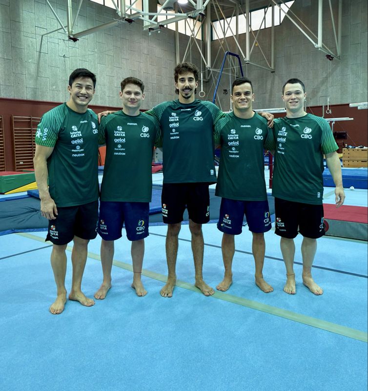 Equipe masculina convocada para Mundial de Jacarta 2025 (na ordem: Arthur Nory,  Diogo Soares, Vitaliy Guimarães, Caio Souza e  Yuri Guimarães)