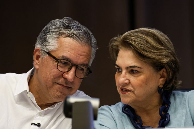 Brasília (DF), 28/10/2025 - O ministro da Saúde, Alexandre Padilha, e a ministra das Mulheres, Márcia Lopes, durante o lançamento do Fórum de Mulheres na Saúde, espaço permanente para debater e fortalecer políticas públicas de saúde para as mulheres. Foto: Marcelo Camargo/Agência Brasil