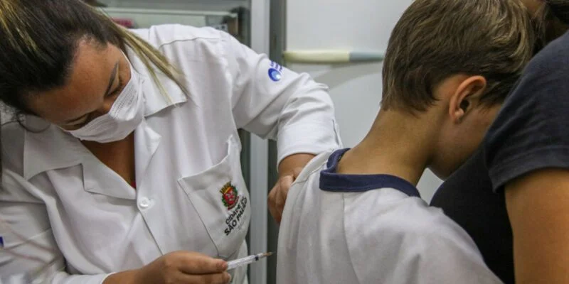 Vacina contra HPV reduz em 58% casos de câncer de colo de útero