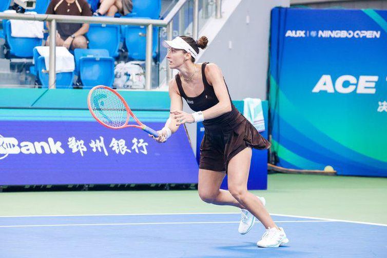 Luisa Stefani avança às semifinais do WTA 500 de Tóquio, em 24/10/2025