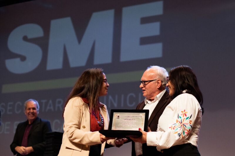 ‘Prêmio Educador Destaque 2025’ é entregue para profissionais e unidades da rede municipal de Volta Redonda