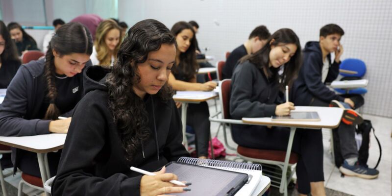 Conheça as regras para a prova de redação do Enem 2025 no domingo