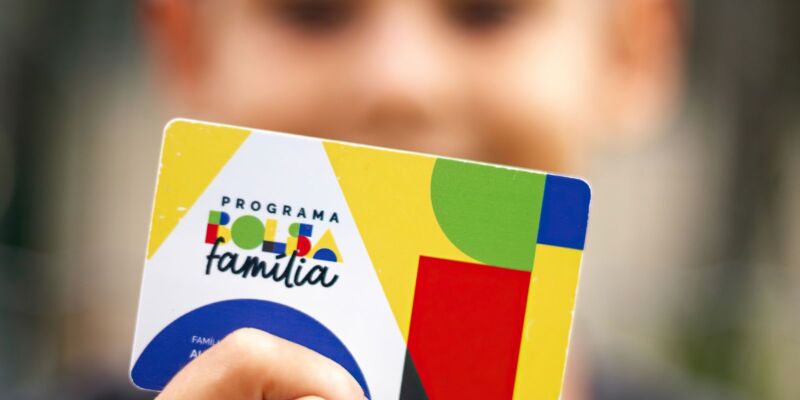 Caixa começa a pagar Bolsa Família de novembro