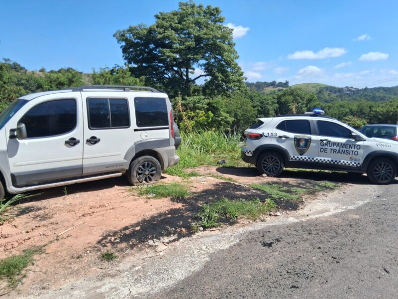 Guarda Municipal recupera veículo furtado que estava abandonado na Região Leste – Barra Mansa