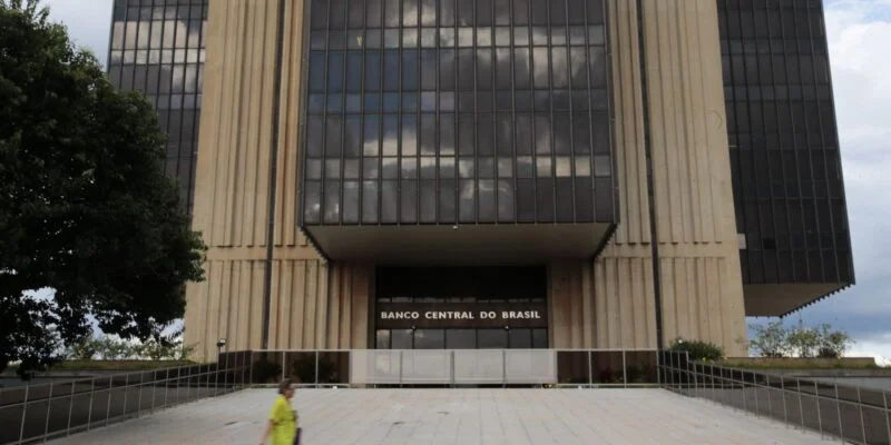 Estimativas do mercado para inflação e PIB permanecem estáveis