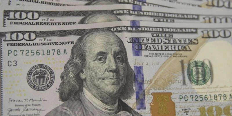 Bolsa mantém correção e cai 0,3% nesta quinta