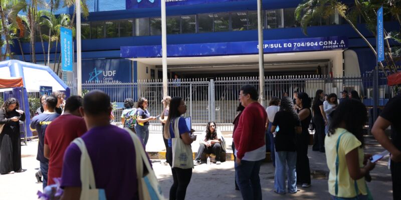 Redação do Enem 2025 aborda as perspectivas para o envelhecimento